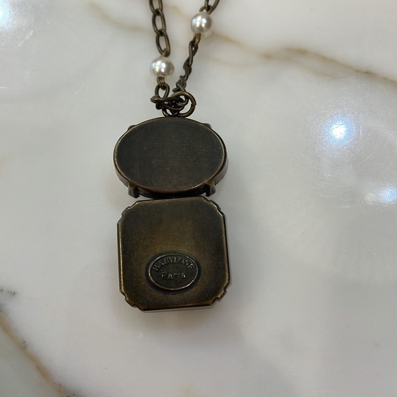 Vintage Babylon’s Paris Pearl/Acrylic Flower Necklace—Stunning! Rare! EUC!! - Picture 7 of 8